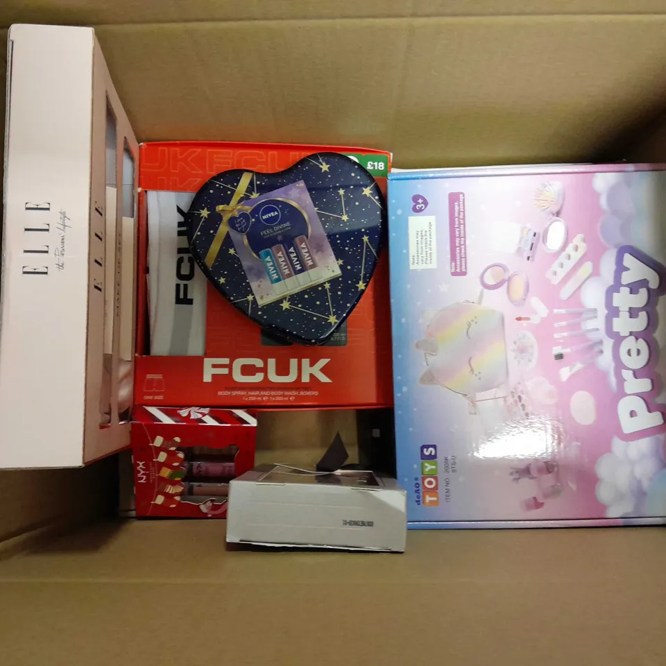 APPROXIMATELY 12 FRAGRANCE AND COSMETIC BOXSETS TO INCLUDE HEALTH WASH SET, NIVEA MEN EXTRA LARGE PACK, TED BAKER PASHION COLLECTION SET, ETC
