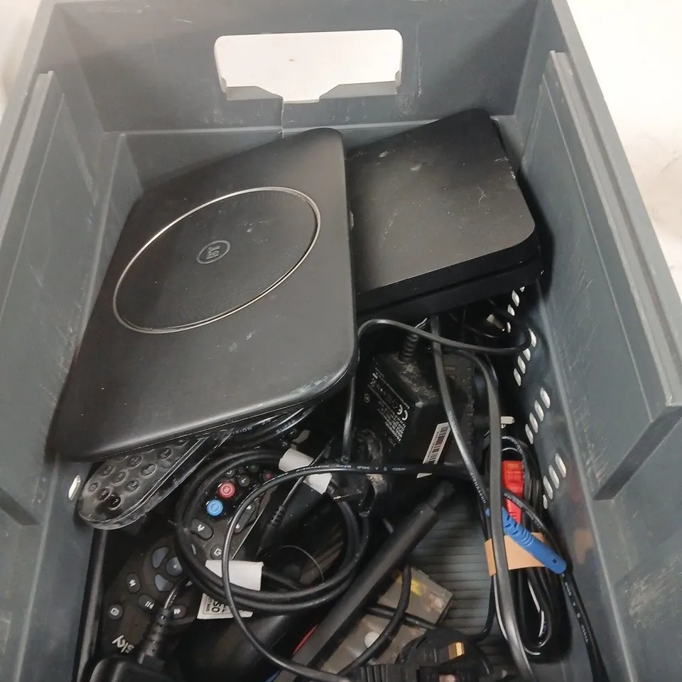 APPROXIMATELY 10 ASSORTED ELECTRICAL PRODUCTS TO INCLUDE POWER ADAPTERS, WIFI HUBS AND REMOTE CONTROLS
