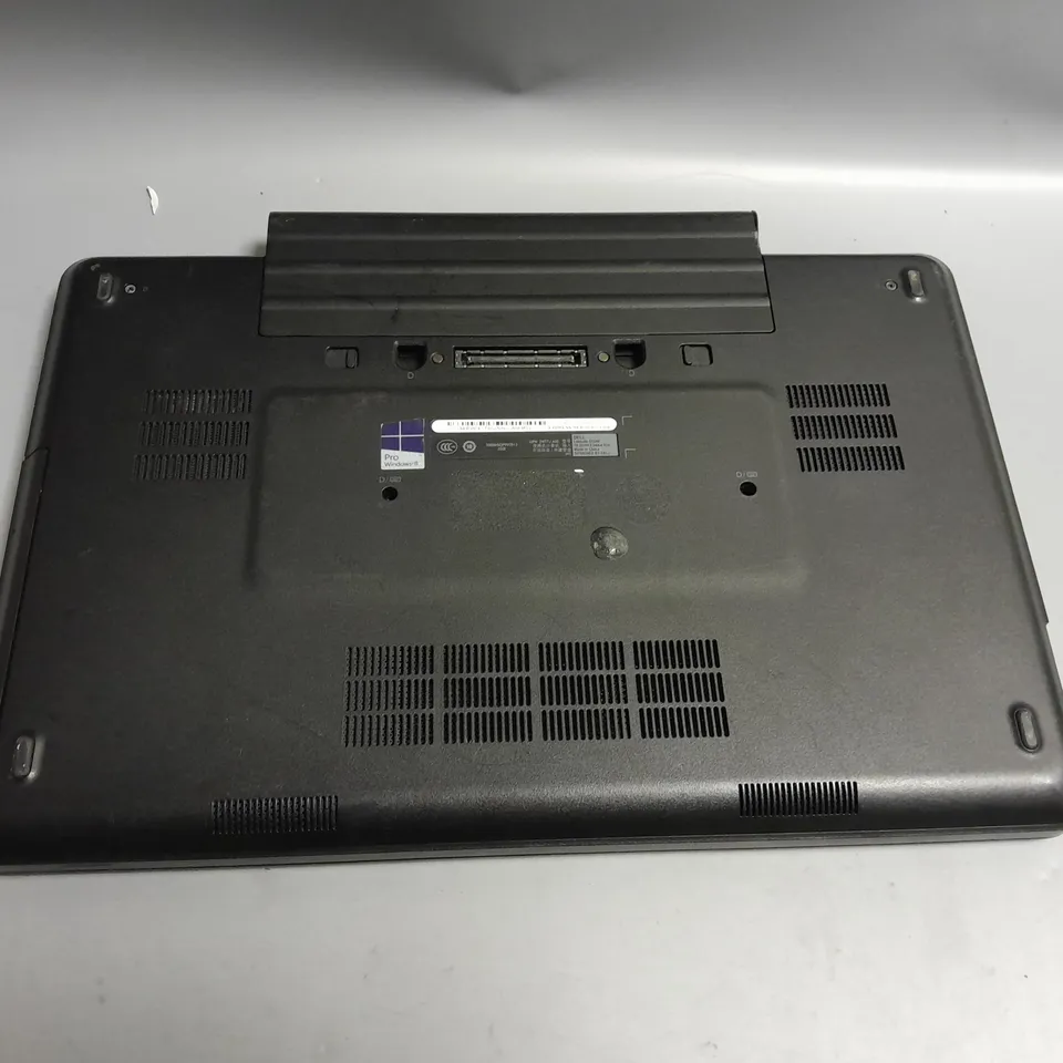 UNBOXED DELL LATITUDE E5540 WINDOWS PRO 8 BLACK