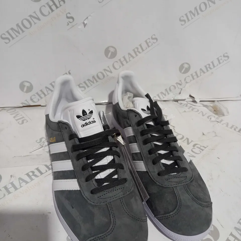 MENS GREY & WHITE ADIDAS GAZELLE SHOES - UK SIZE 9