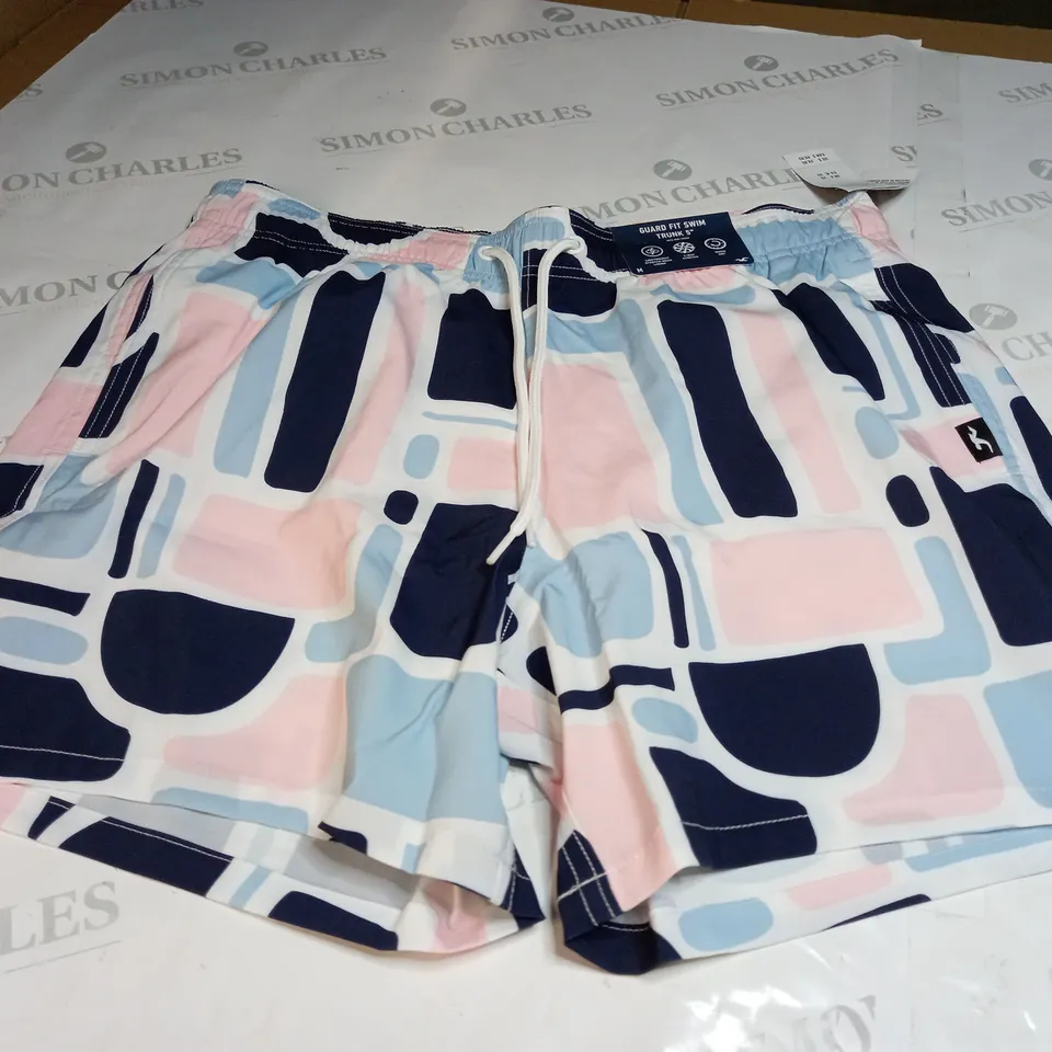 MEDIUM HOLISTER SHORTS 