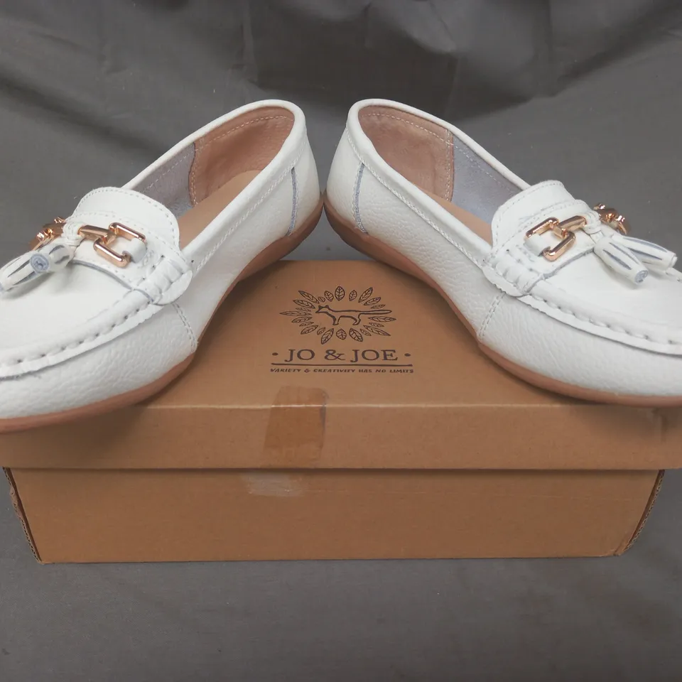 BOXED PAIR OF JO & JOE LOAFERS IN WHITE UK SIZE 6