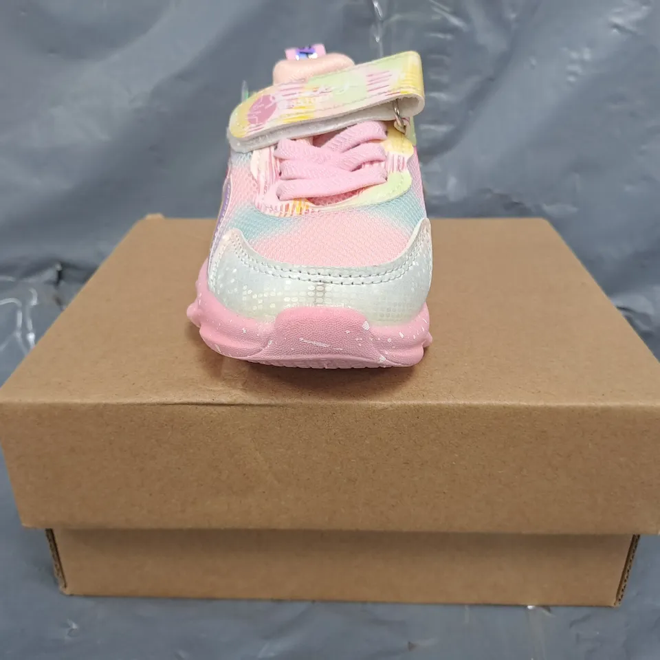 BOXED PAIR OF UNBRANDED KID'S LIGHT UP SHOES IN PASTEL MULTICOLOUR SIZE EU 21 W. STICKER PACK