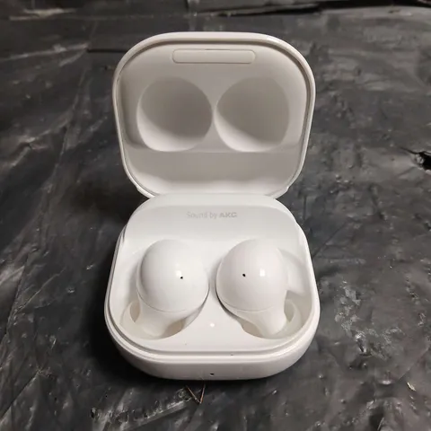 SAMSUNG WIRELESS EARBUDS WITH CHARGING CASE – MODEL UNSPECIFIED