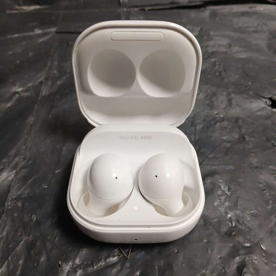 SAMSUNG WIRELESS EARBUDS WITH CHARGING CASE – MODEL UNSPECIFIED