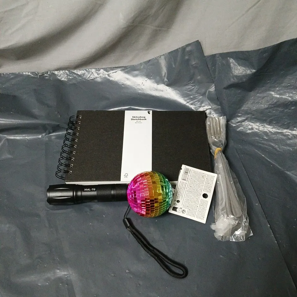 APPROXIMATELY 20 ASSORTED HOUSEHOLD ITEMS TO INCLUDE SKETCHBOOK, CUTLERY, TORCH, DISCO BALL HANGING DECORATION ETC