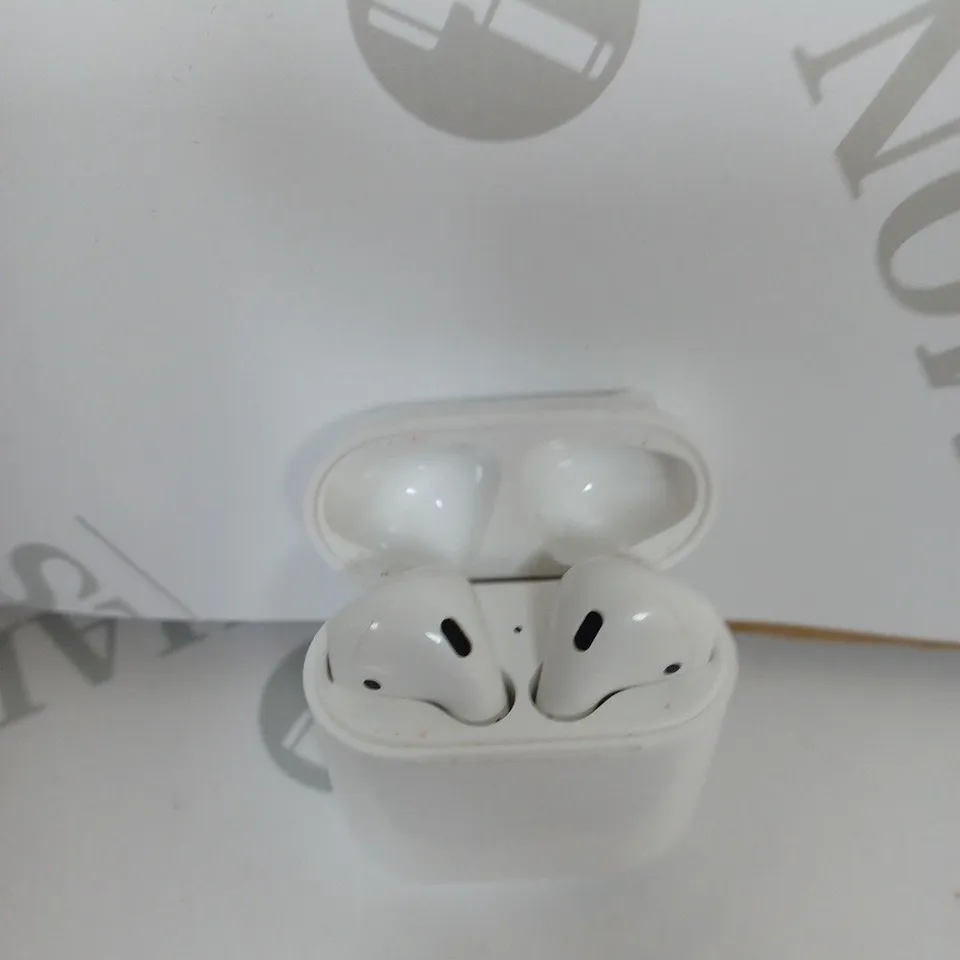 APPLE AIRPODS 1ST GENERATION 
