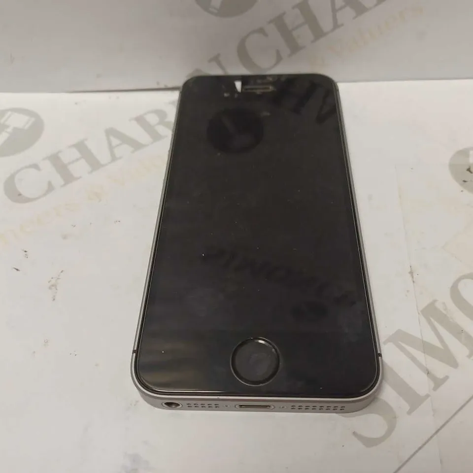 APPLE IPHONE SE (1ST GENERATION) - SILVER 