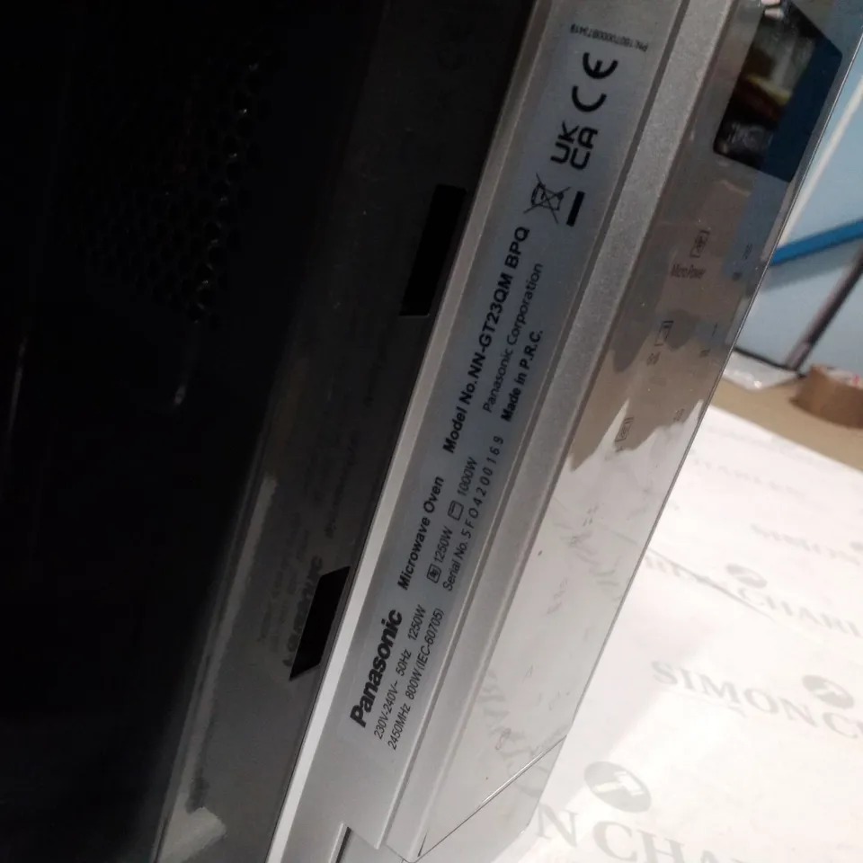 BOXED 20L COMPACT MICROWAVE OVEN WITH GRILL - SILVER