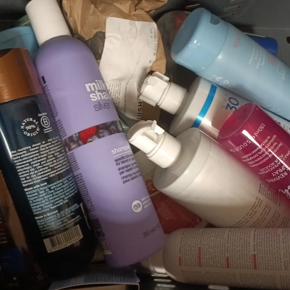 APPROXIMATELY 15 ASSORTED COSMETIC ITEMS INCLUDING VARIOUS MAKES AND BRANDS - COLLECTION ONLY