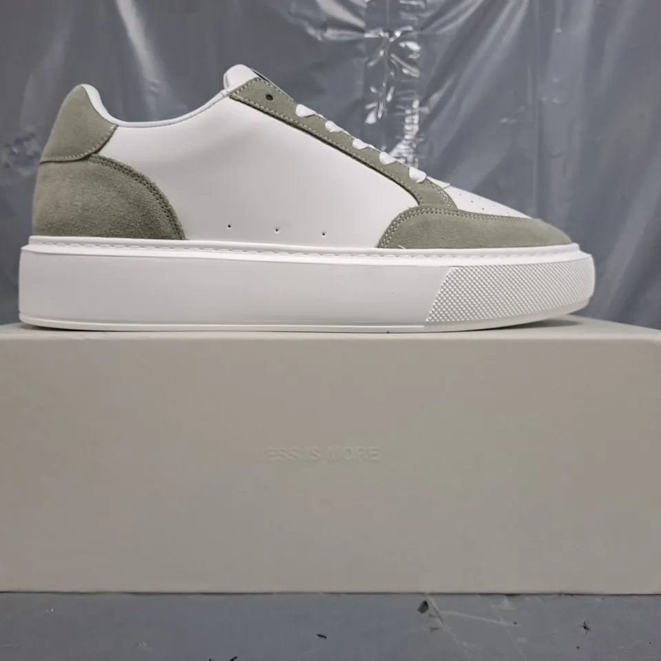 BOXED PAIR OF ARNE SHOES IN WHITE/SAGE SIZE UK 10.5