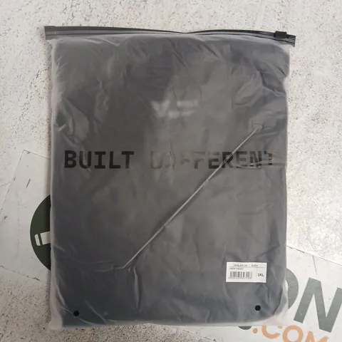 BAGGED BUILT DIFFERENT CREW T-SHIRT IN BLACK SIZE 3XL