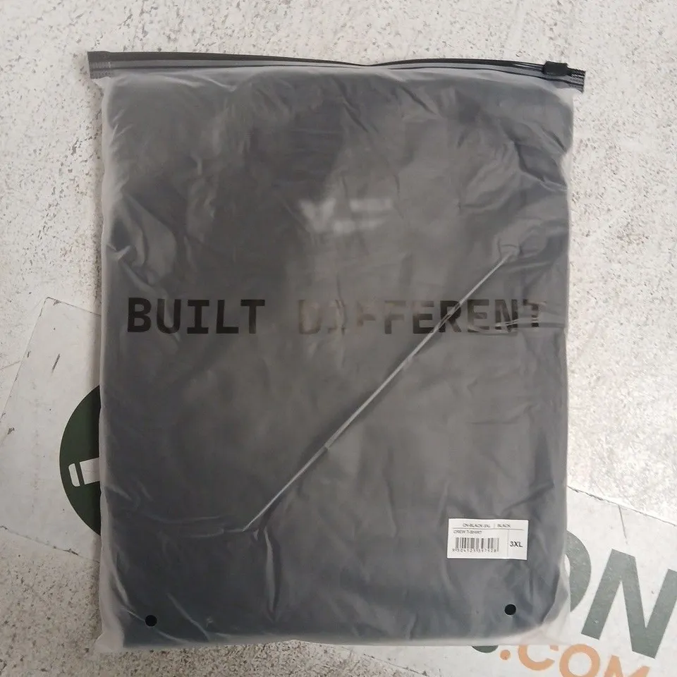 BAGGED BUILT DIFFERENT CREW T-SHIRT IN BLACK SIZE 3XL