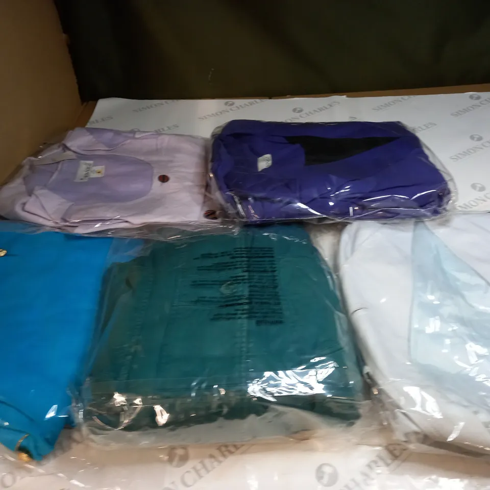 LOT OF APPROX 5 ASSORTED CLOTHING ITEMS IN VARIOUS SIZES