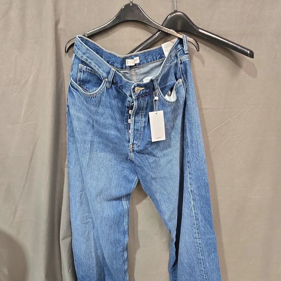 BOX OF APPROXIMATLEY 25 CLOTHING ITEMS INCLUDING:H&M SKIRT, MISS SELFRIDGES JACKET AND MNG JEANS