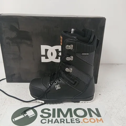DC MUTINY MEN'S SNOWBOARD BOOTS – BLACK, UK 8 (US 9) – BOXED