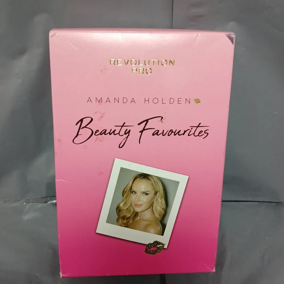 BOXED REVOLUTION PRO AMANDA HOLDEN BEAUTY FAVOURITES SET