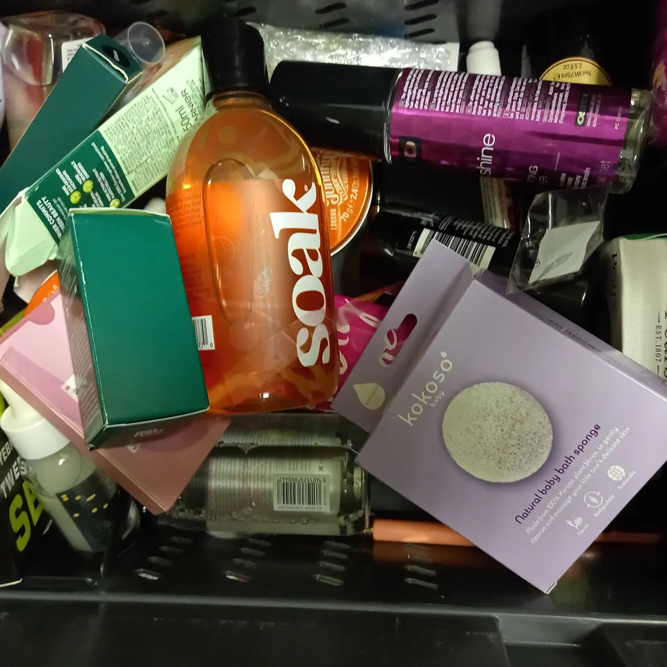 LOT OF APPROXIMATELY 20 ASSORTED HEALTH & BEAUTY ITEMS, TO INCLUDE COLLAGEN EYE PATCHES, MINI BENEFIT BLUSH, FADEOUT, ETC