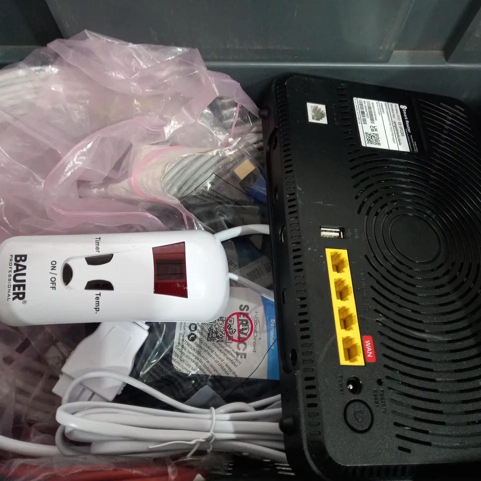 BOX OF APPROXIMATELY 6 ASSORTED ITEMS TO INCLUDE - DIGITAL TIMER - SET OF 2 SHOE LACES - EE SMART ROUTER ECT