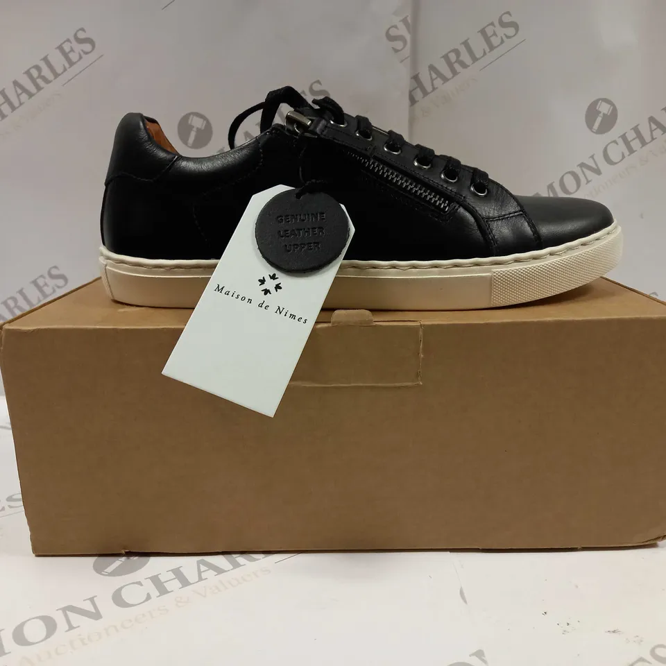 BOXED PAIR OF MAISON DE NIMES LEATHER ZIP SIDE TRAINERS IN BLACK - SIZE 6