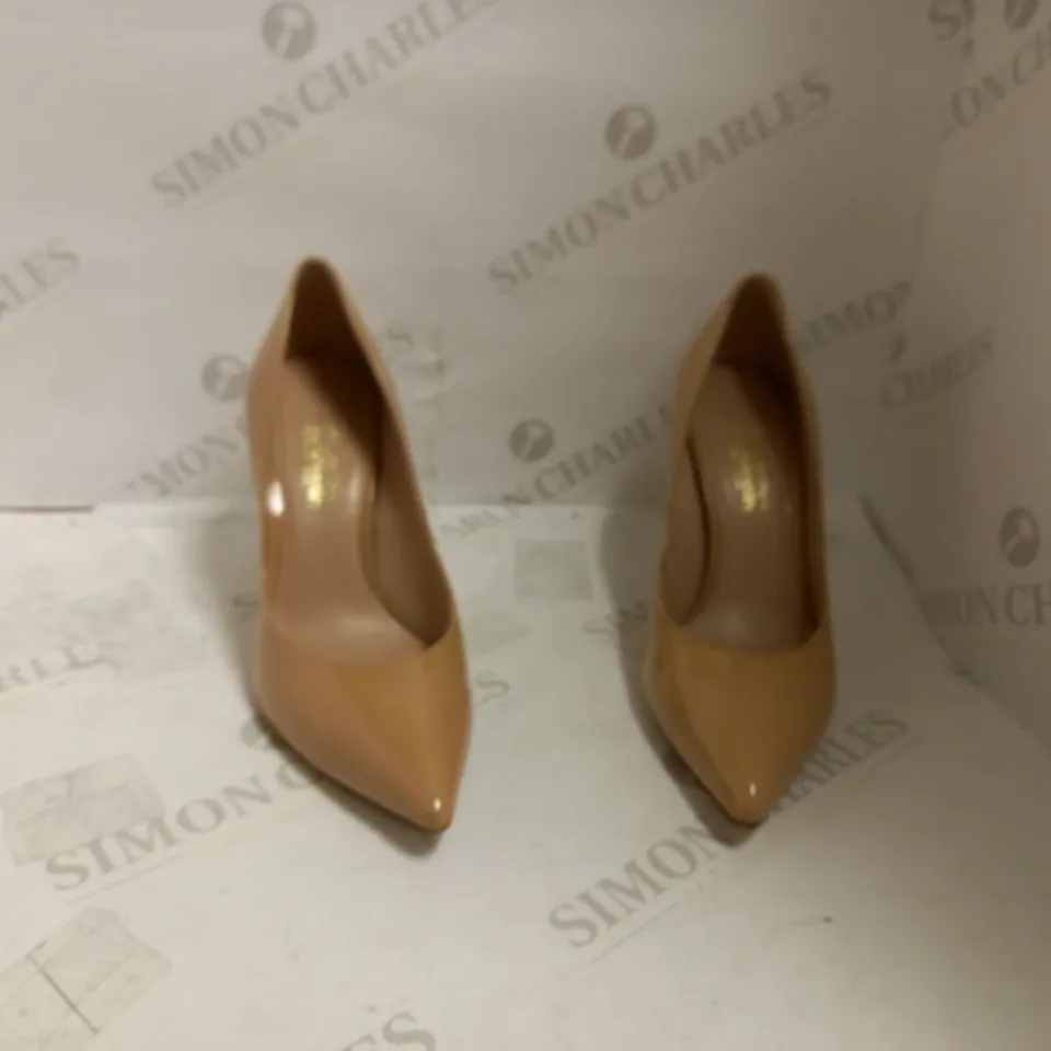 STUART WEITZMAN GOLD EDGE HI COURT HEEL - NO SIZE 