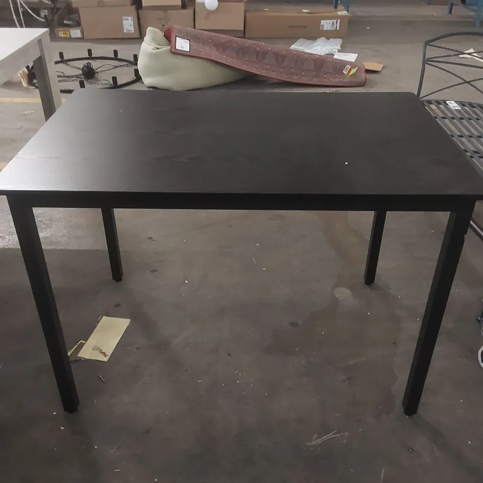 DESIGNER WOODEN DINING TABLE