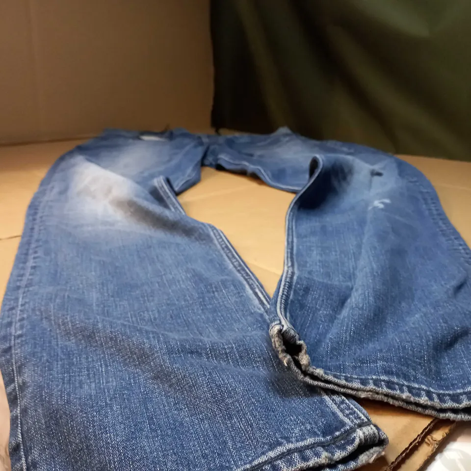 RAW BLUE DISTRESSED JEANS - SIZE W38/L34