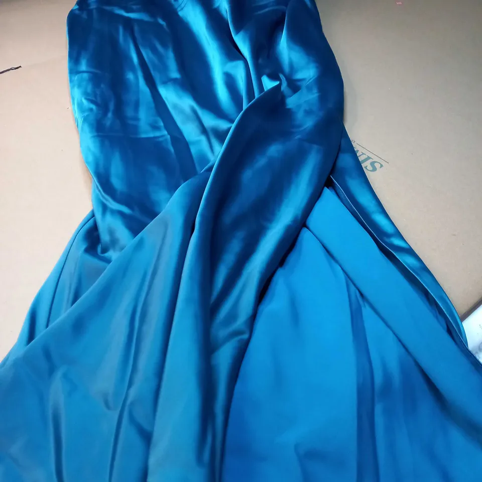 BOOHOO EMERALD SATIN COLD SHOULDER MAXI DRESS - SIZE 16