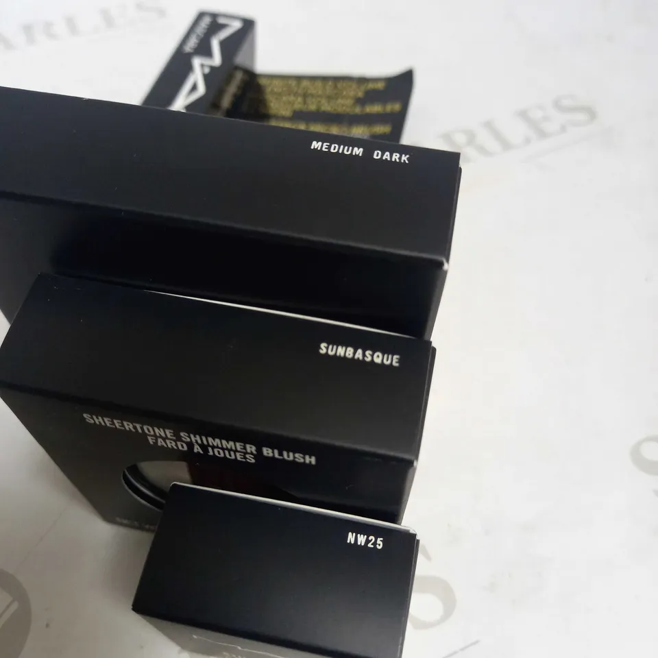 M.A.C PREMIUM MAKEUP BUNDLE 4 ITEMS