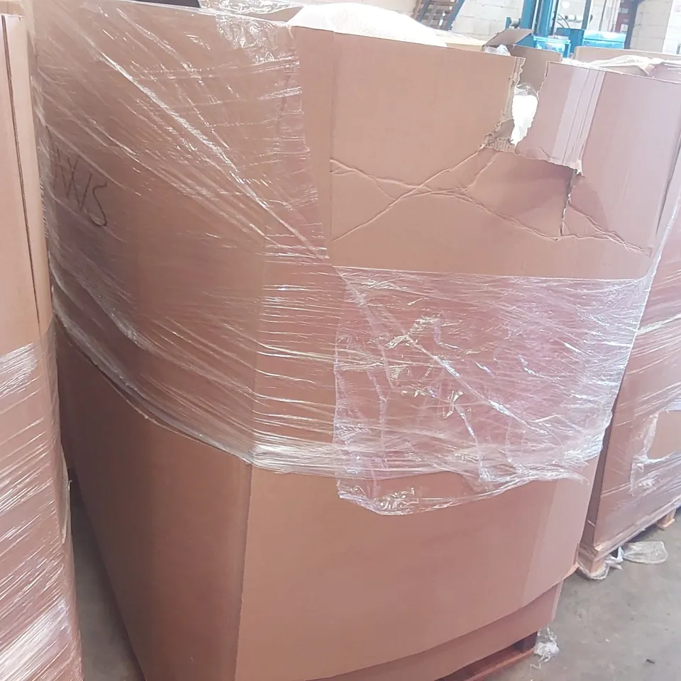 PALLET TO CONTAIN A LARGE ASSORTMENT OF PILLOWS AND CUSHIONS AND RELATED PRODUCTS // BRANDS MAY VARY