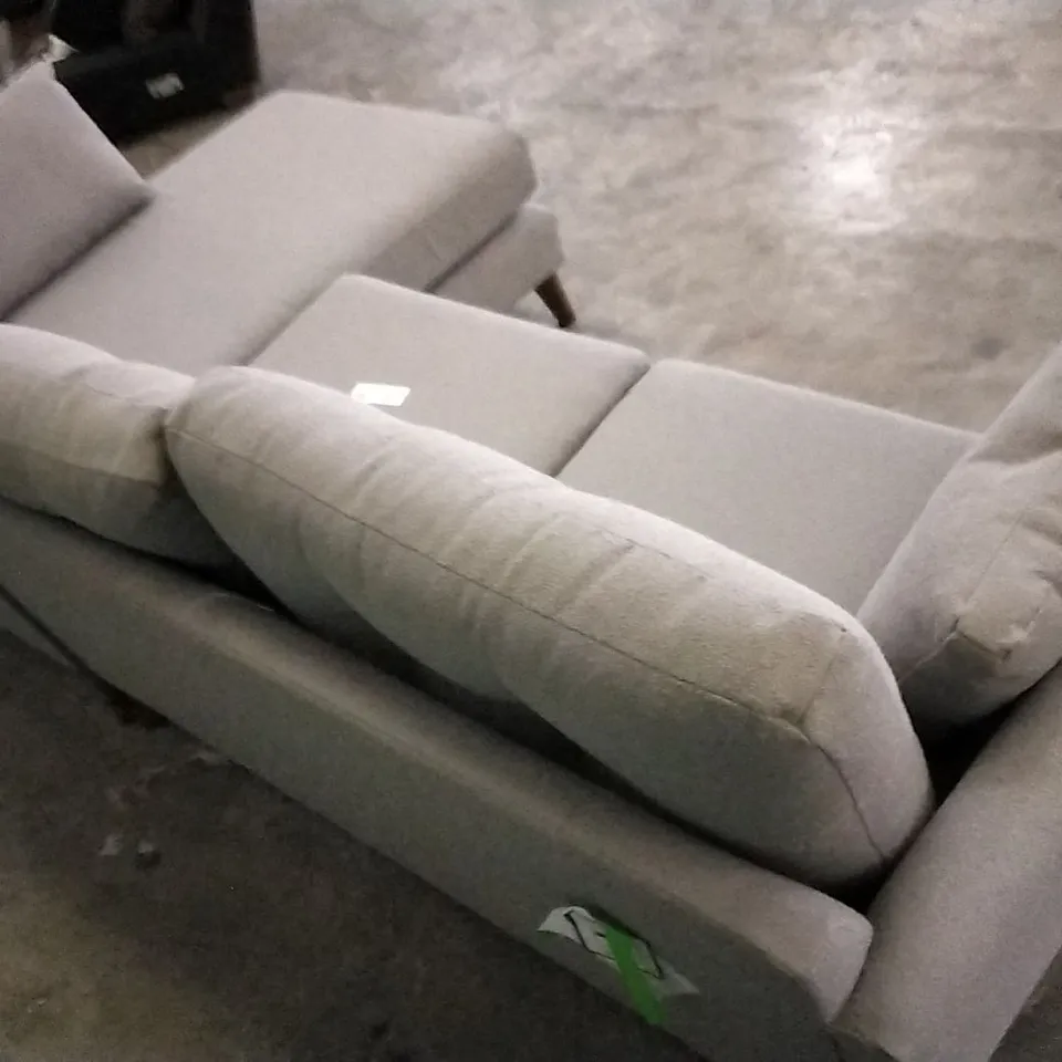 QUALITY BRITISH DESIGNER LIGHT GREY FABRIC CORNER GROUP SOFA WITH CHAISE SECTION