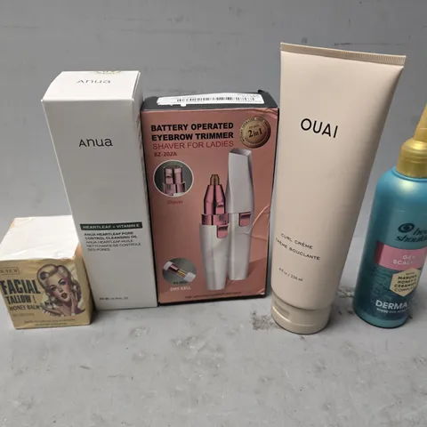 APPROXIMATELY 13 ASSORTED HEALTH & BEAUTY ITEMS TO INCLUDE - HEAD & SHOULDER SCALP CARE , ANUA CLEANSING OIL , BATTERY EYEBROW TRIMMER ETC