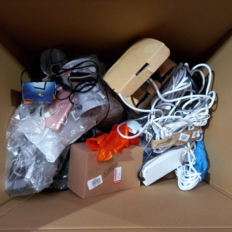 BOX OF APPROX 5 LIGHTING ITEMS TO INCLUDE STAR FILAMENT BULB, NEOM WELLBEING POD, LED SOLAR POWERED SECURITY LIGHT