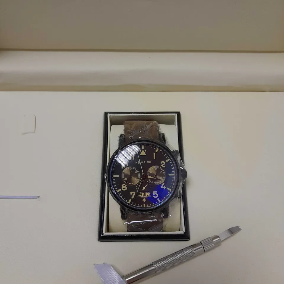 HELMA DH VINTAGE STYLE SUEDE STRAP WRISTWATCH