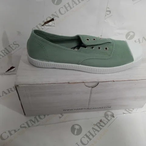 BOXED PAIR OF HAMPTON CANVAS SHOES IN GREEN - EU SIZE 38
