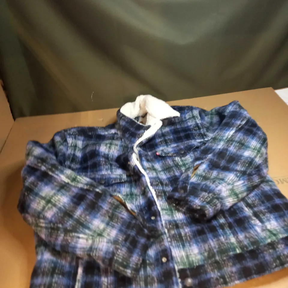 MENS LEVIS VINTAGE TRUCKER JACKET SIZE L