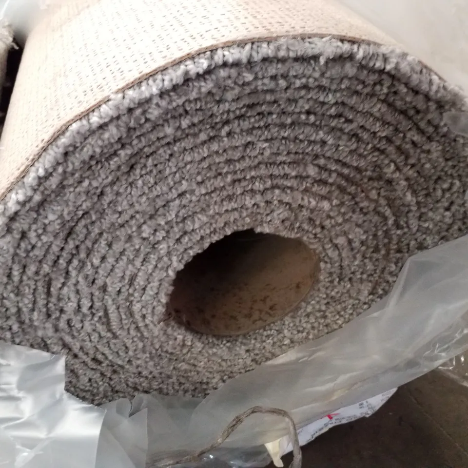 ROLL OF QUALITY ECLIPSE 3236/0720 SAND DRIFT CARPET APPROXIMATELY 13.1×4M
