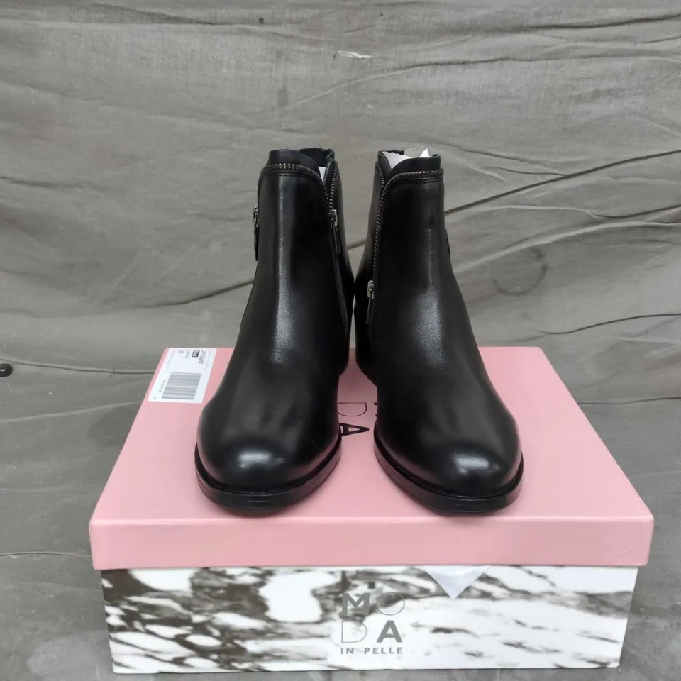 MODA IN PELLE OPULENT BLACK LEATHER ZIP DETAIL BLOCK HEEL BOOTS UK6