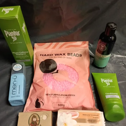 APPROXIMATELY 15 ASSORTED HEALTH & BEAUTY PRODUCTS TO INCLUDE WAX BEADS, PLANTUR CONDITIONER, SQUATCH SOAP ETC 