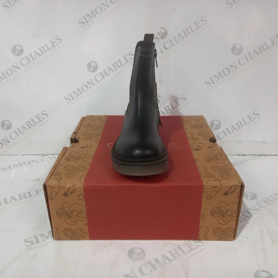 BOXED PAIR OF LITTLE HEAVENLY FEET ALANA RAINBOW KIDS BOOTS IN BLACK SIZE 11