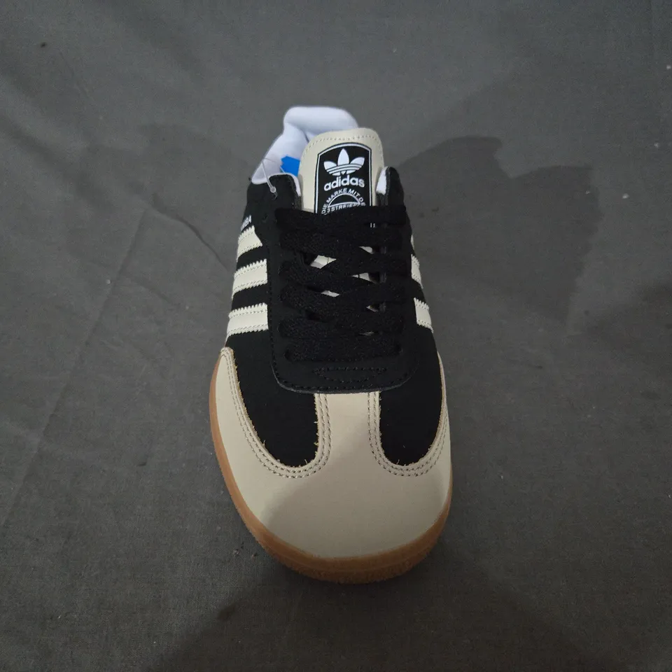 PAIR OF ADIDAS SAMBA SHOES IN BLACK/WHITE UK SIZE 5