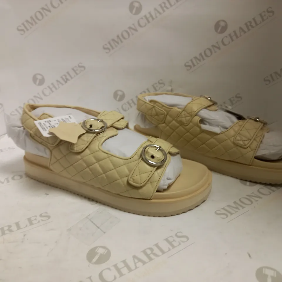 DESIGNER BEIGE REAL LEATHER SLIDER SIMPLY BE - NO SIZE 