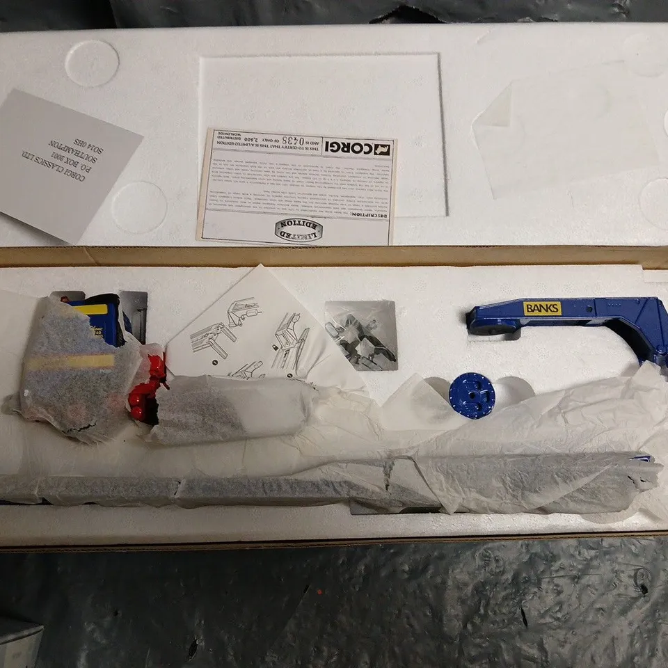 BOXED CORGI HEAVY HAULAGE VOLVO GLOBETROTTER FH12 KING TRAILER