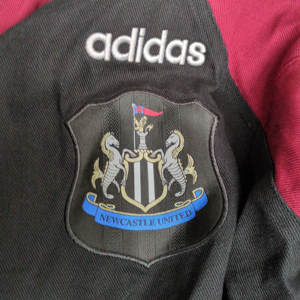 ADIDAS NEWCASTLE TOP 95 IN BLACK/RED - XL