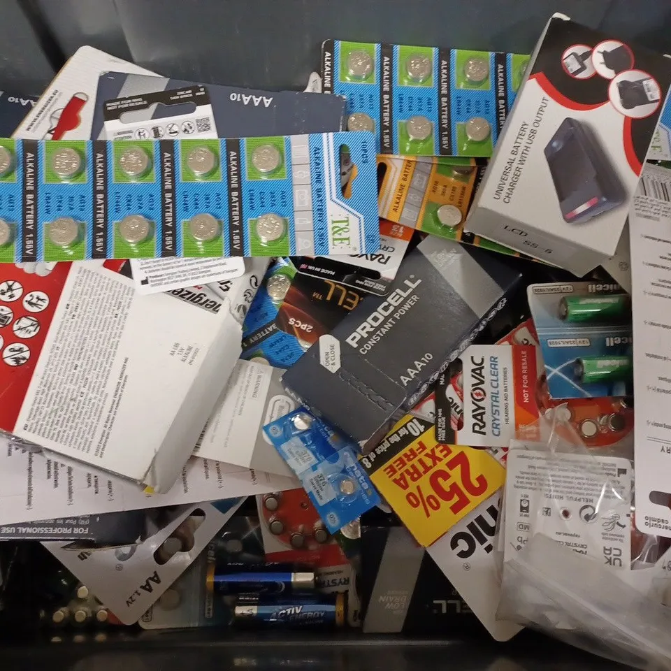 BOX OF APPROX 20 ASSORTED ITEMS TO INCLUDE - PANASONIC ADVANCED 8 - DURACELL OPTIMUM AAA4 - PROCELL CONSTANT POWER AA10 ECT