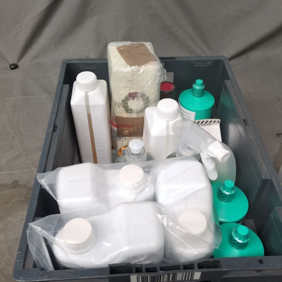 TOTE OF APPROXIMATELY 12 ASSORTED LIQUID ITEMS TO INCLUDE: REMOVE FLOOR CLEANER 
