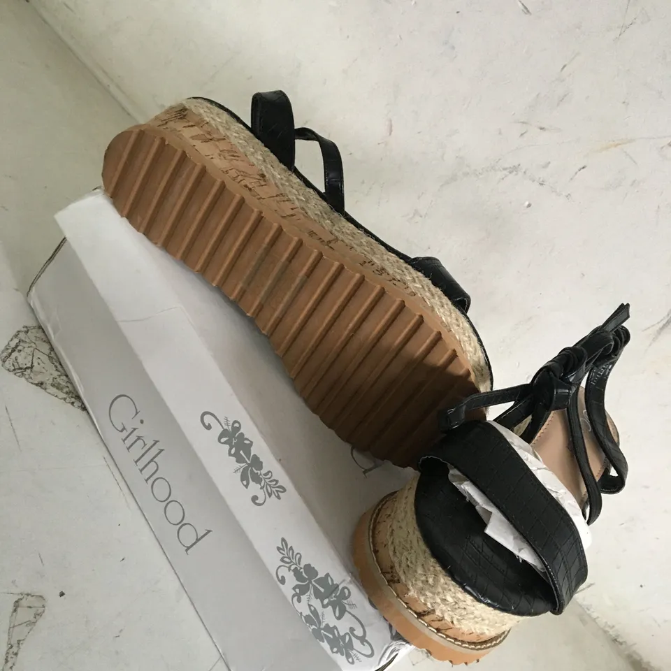 BOXED PAIR OF SIZE 39 GIRLHOOD PLATFORM SHOES