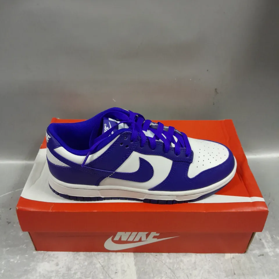 BOXED PAIR OF NIKE DUNK LOW RETRO SNEAKERS IN WHITE/CONCORD SIZE UK 6