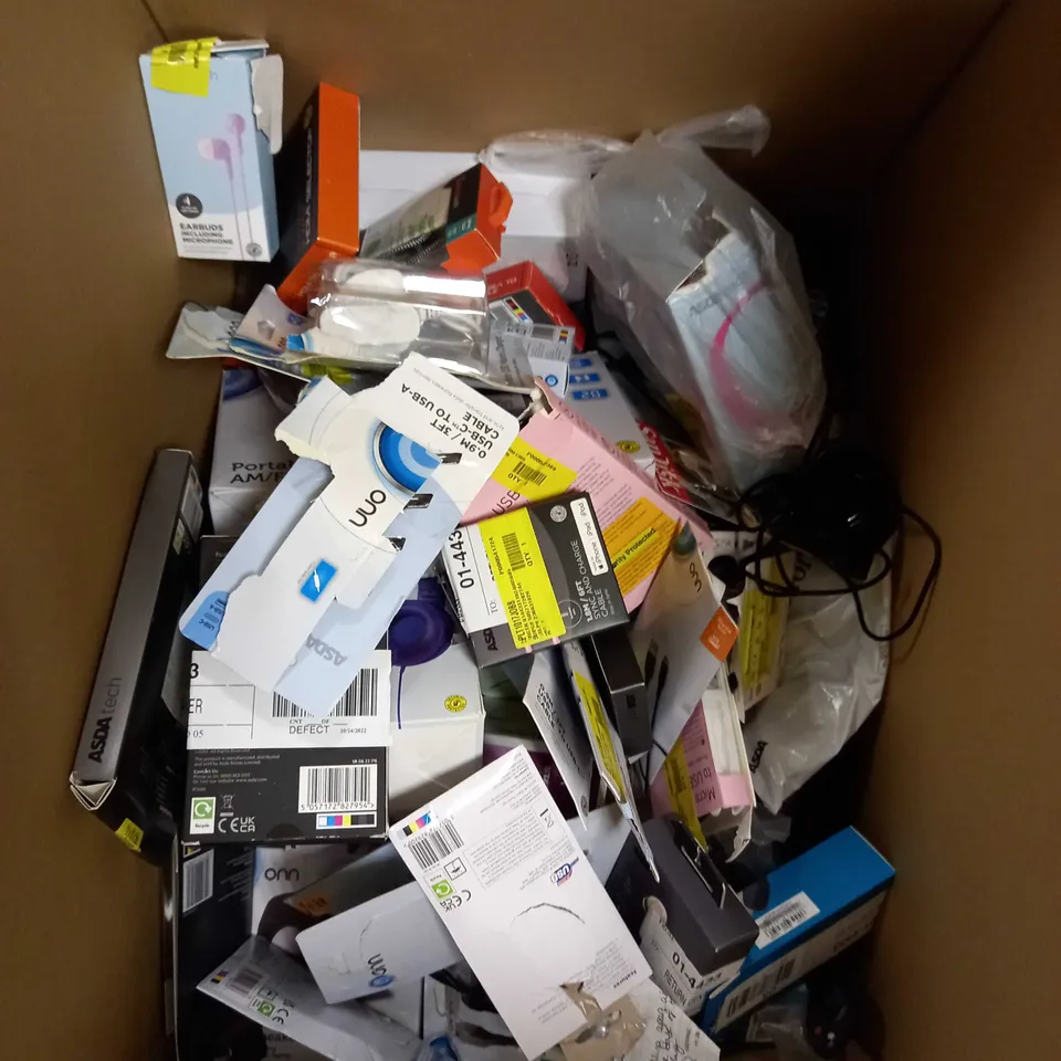 LOT OF APPROXIMATELY 30 ELECTRICAL ITEMS TO INCLUDE MIXX WIRELESS HEADPHONES, HDMI CABLE, WIRELESS MOUSE ETC