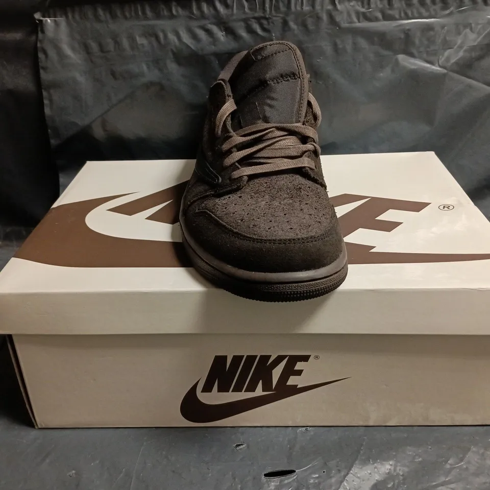 BOXED PAIR OF NIKE AIR JORDAN 1 RETRO LOW TRAVIS SCOTT TRAINERS IN BROWN SIZE UK 9